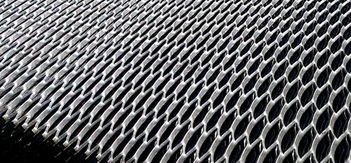 Алюминиевый просечно-вытяжной лист с ромбовидными ячейками
